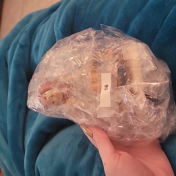 Hummel Goebel JUST RESTING Figurine #112/1 1938 Girl with Scarf Sitting on Fence - Picture 3 of 5